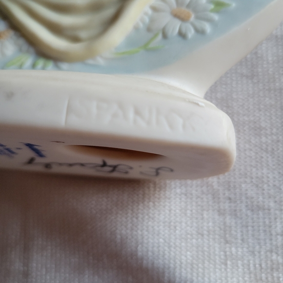 Goebel Collectors Society  Figurine "Awakening" signed by artist Laszlo Ispanky - Picture 6 of 6